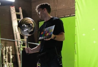 joaquim macho supervisando el rodaje de un cortometraje en set