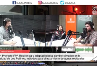 EcoRumbo siendo entrevistado en medios locales sobre proyectos de educación ambiental en Chiloé