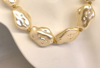 a necklace with pearls and pearls on it
