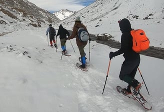 caminata en nieve con raquetas de nieve Cajon del Maipo, Santiago de Chile