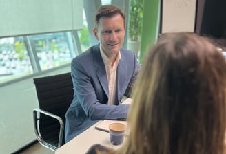 Andreas Frank in conversation with a client – Interim CFO focused on stability and clarity