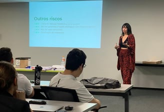 JOSI apresentando resultados de pesquisa que impactaram em planejamento estratégico.