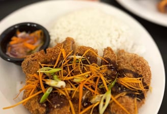 accepting reservations for dining in Cucina Crisanta
