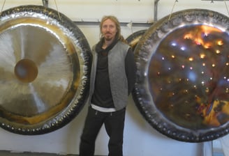 André Richter vor Gongs