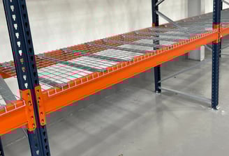 Mesh racking decking 
