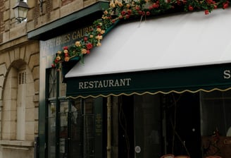 Store extérieur par MB2S Stores et signalétique
