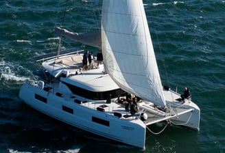 Exemple de Catamaran que nous avons en location pour des excursions à Lisbonne