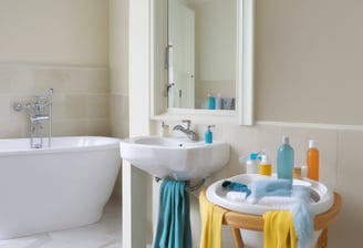 end of tenancy bathroom cleaning bath