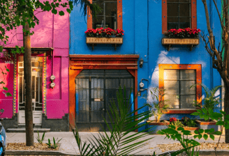 Colorful buildings in Mexico – vibrant local culture near top fertility clinics.