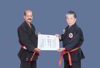 hanshi tetsuo taka miyagi giving hanshi ravindran dan certificate
