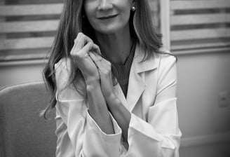 Endocrinologista no consultório atenciosa na consulta