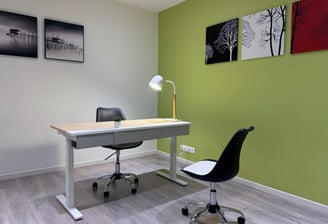 Bureau meublé et décoré