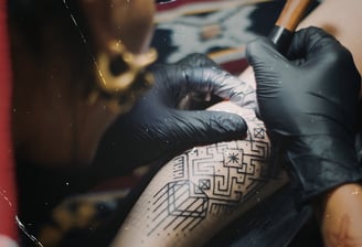 Traditional handpoke tattoo manual methode without machine.