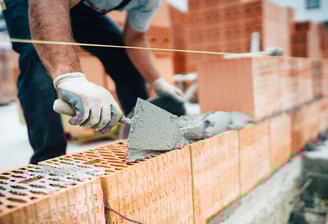 travaux de gros-œuvre sur un chantier de bâtiment