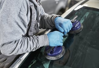 Fast car glass replacement