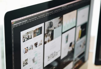 a computer monitor screen showing a computer screen with a picture of a computer screen