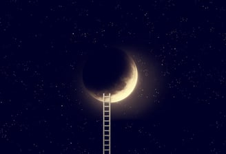 échelle qui permet d'accéder à la lune sur un ciel étoilé