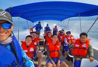 Clients in boat Coral Expeditions Costa Rica