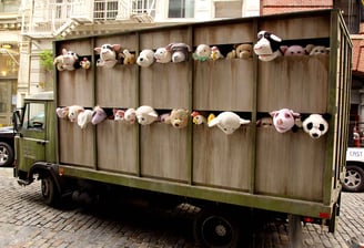 Sirens Of The Lambs" de Banksy