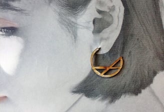 women wear pearllshell earrings