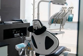 Dental clinic cleaning by Shiny Maple Services – IPAC-compliant, using Health Canada approved