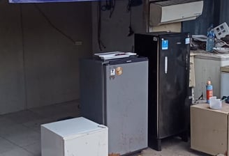 Perbaikan dan pemeliharaan kulkas oleh teknisi handal untuk menjaga kualitas dan efisiensi pendingin