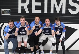 L'équipe d'Esport Virtual Arena, célébrant la victoire d'une compétition