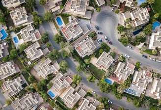 vista de águila de un complejo residencial inmobiliario