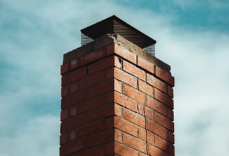 pose chapeaux de cheminée, grilles anti-volatiles et équipements de sécurité conduit cheminée