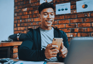 Bankeaz | Young migrant opening a B-Free account