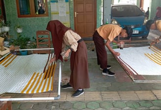 Membatik SLB Negeri Colomadu