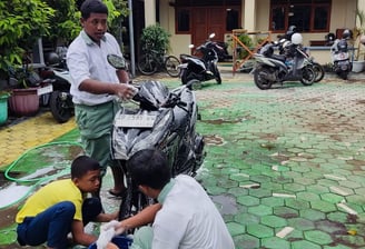 Cuci Motor SLB Negeri Colomadu