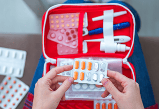 حقيبة طبية تحتوي على الأدوية والمستلزمات الأساسية للحج و العمرة