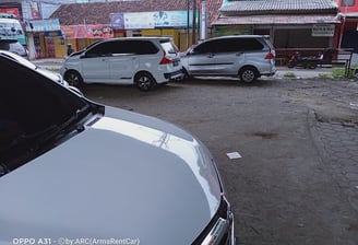 Dapatkan mobil sesuai kebutuhan Anda, profesional driver siap membantu perjalanan Anda di Cirebon.