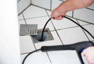 débouchage d'une douche par le siphon avec une buse karcher