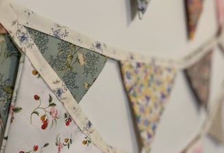 floral fabric bunting / fanions en tissu florale