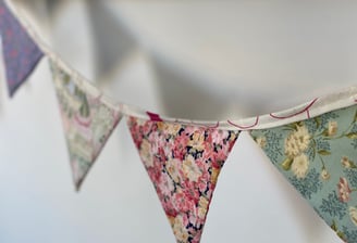 floral fabric bunting / fanions en tissu florale