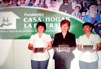 Reconocimiento a la Gestora y fundadoras en acto de conmemoración de los 10 años de la Fundación