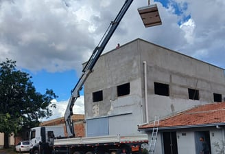 Içamento de cargas com Munck e Guindaste
