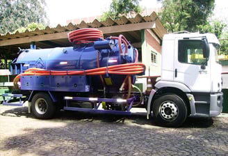 caminhão de sucção e hidrojateamento