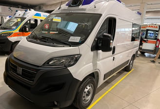 Виробництво автомобілів швидкої допомоги Fiat Ducato на заводі – процес складання