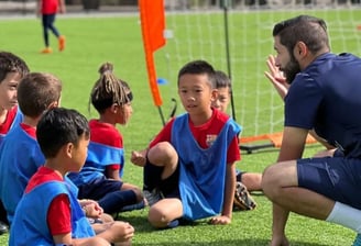 coach, scout working with children. barça academy talento futbolero colombia