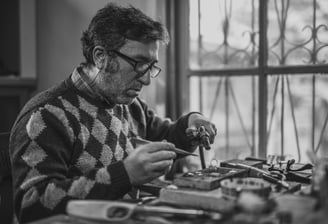 Artisan travaillant - Vidéo authentique