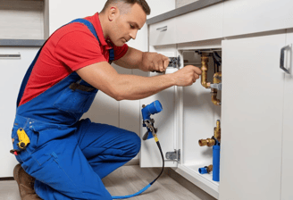Fontanería experta: reparaciones, instalaciones, desatascos, fugas, mantenimiento de tuberías.