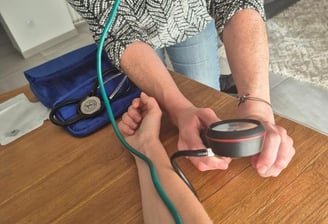 prise de tension, soins à domicile agde
