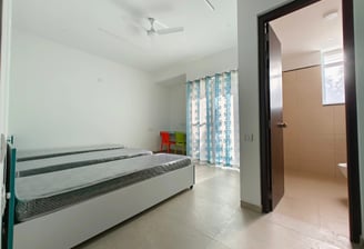 Triple-sharing Cozy and Modern room