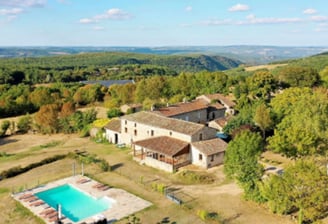 Gite de groupe avec une piscine