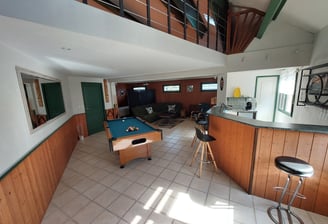 bar