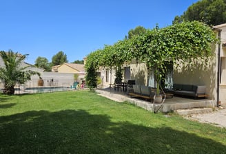 grand jardin terrasse piscine