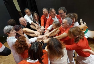 Tous ensemble les mains unis. Cohésion d'équipe